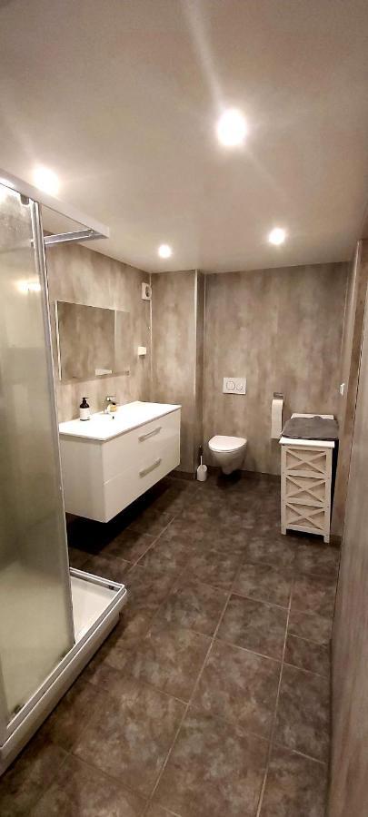 Aurora Rooms In Shared Apartment Nr2 We Are Doing Privet Northen Lights Trips, Reindeer Trip And Fjord Sommaroy Trip 特罗姆瑟 外观 照片